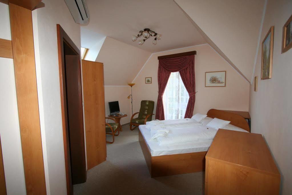 Penzion Zlaty Jelen Kosice Exterior photo